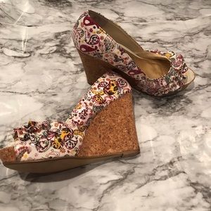 STEVE MADDEN paisley wedges